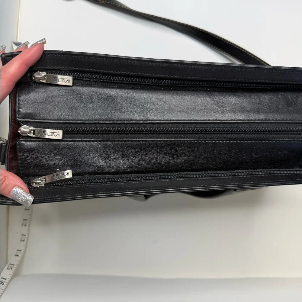 Tumi Black Leather Laptop Messenger Bag Silver Accent 43907D Vintage Business